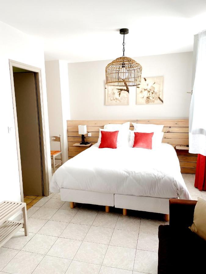 Les Trois Cedres Hotel Saint-Ouen-d'Aunis Eksteriør billede